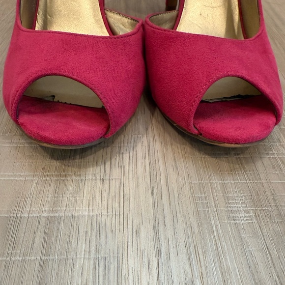 Kelly & Katie Raspberry Magenta Peep Toe Heels w/ Bow – Size 7.5 - Picture 5 of 7